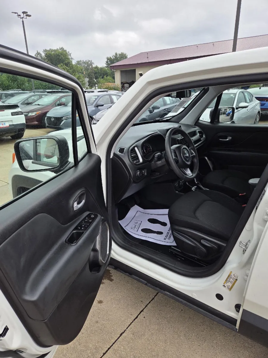 Jeep Renegade photo 12