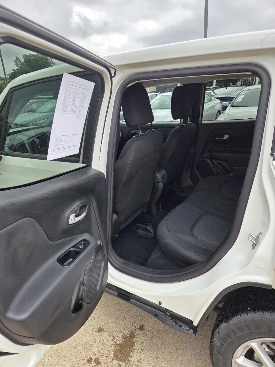 Jeep Renegade photo 14