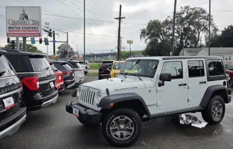 White 2016 Jeep Wrangler Unlimited Rubicon for sale in Des Moines, IA