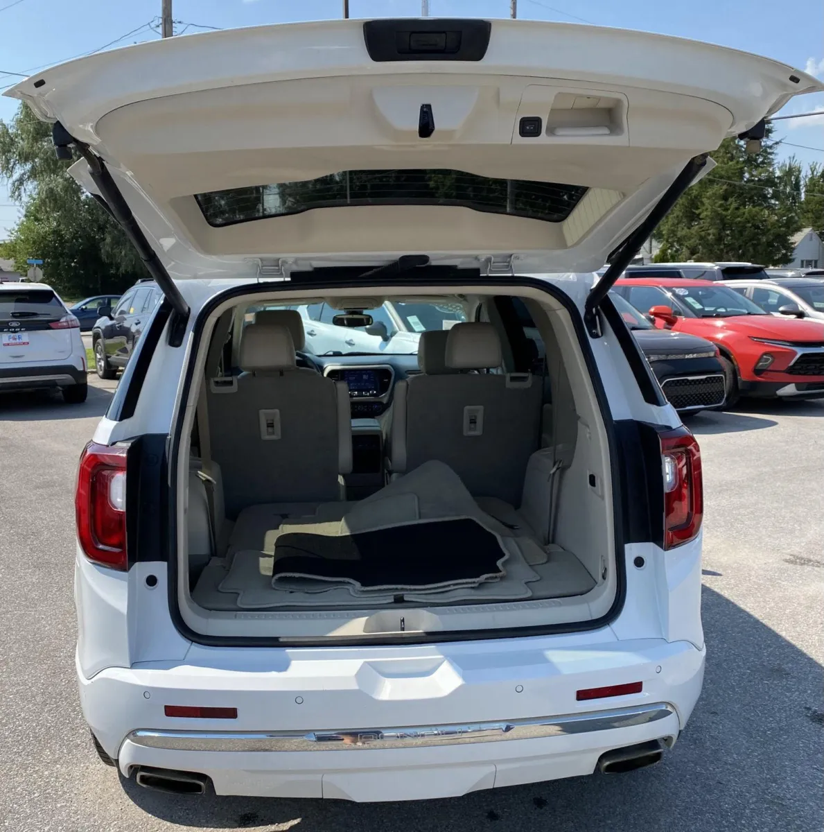 GMC Acadia photo 10