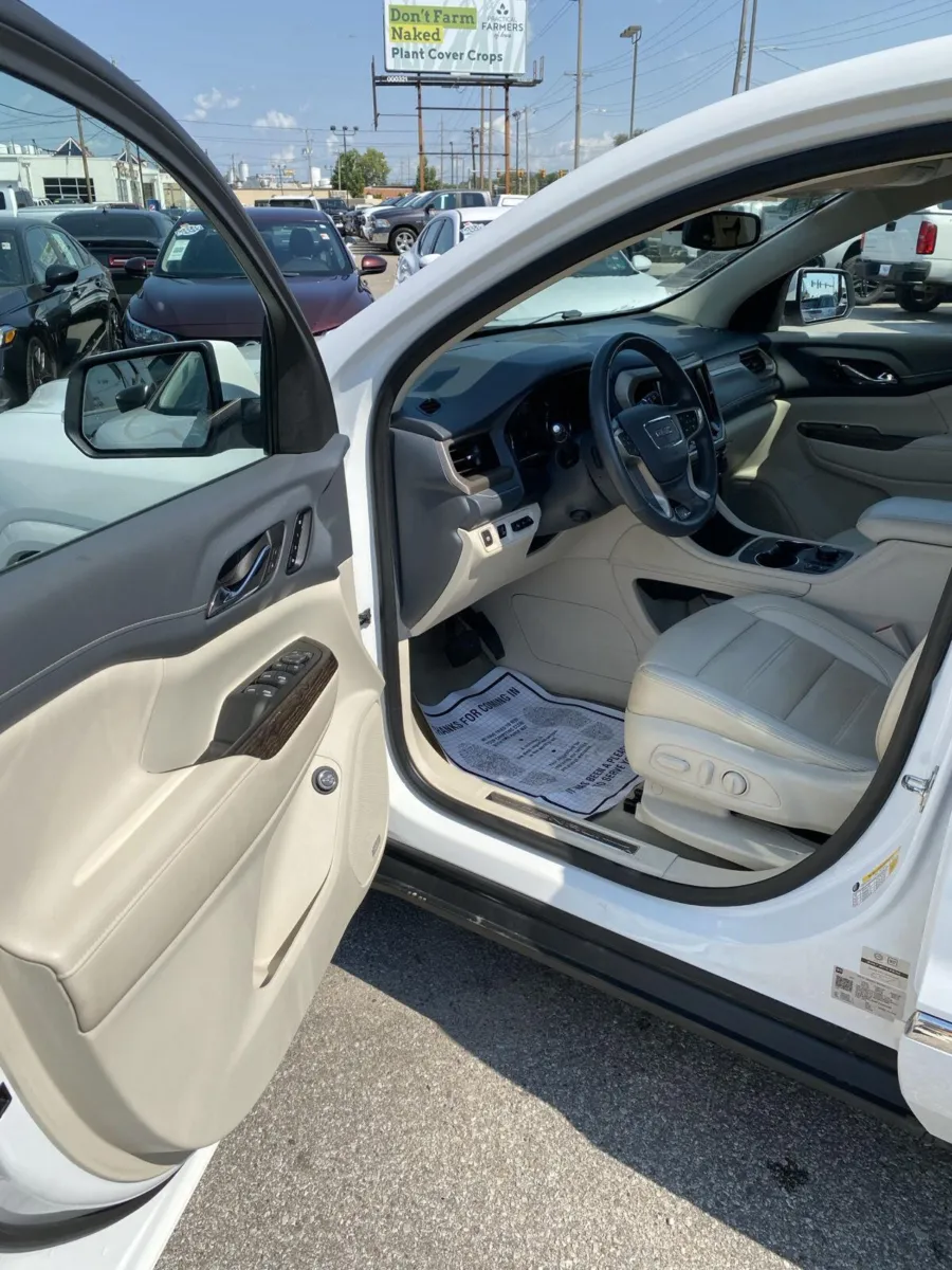 GMC Acadia photo 13