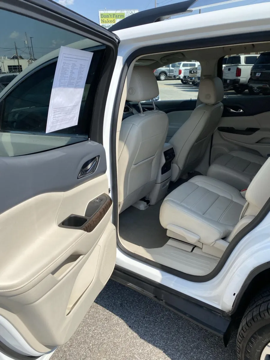 GMC Acadia photo 15