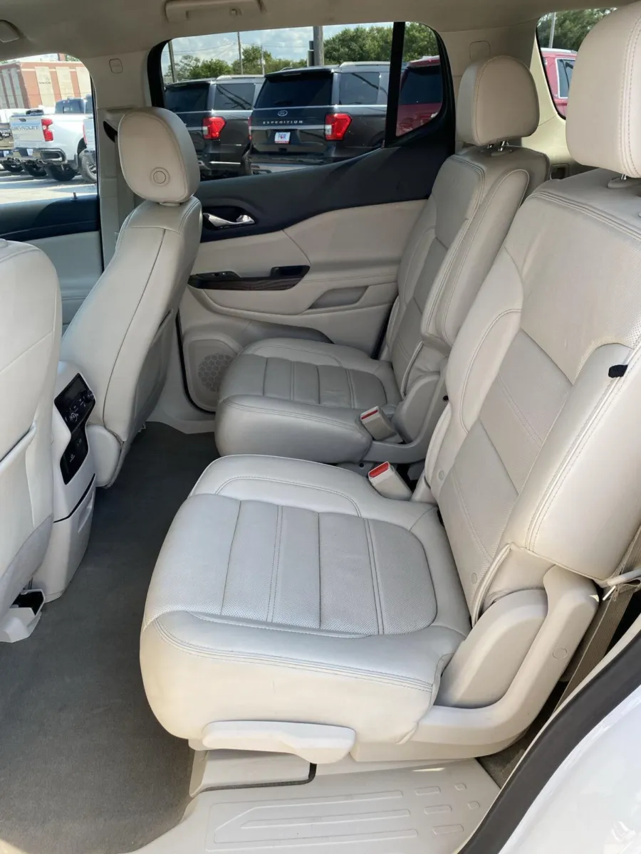 GMC Acadia photo 16