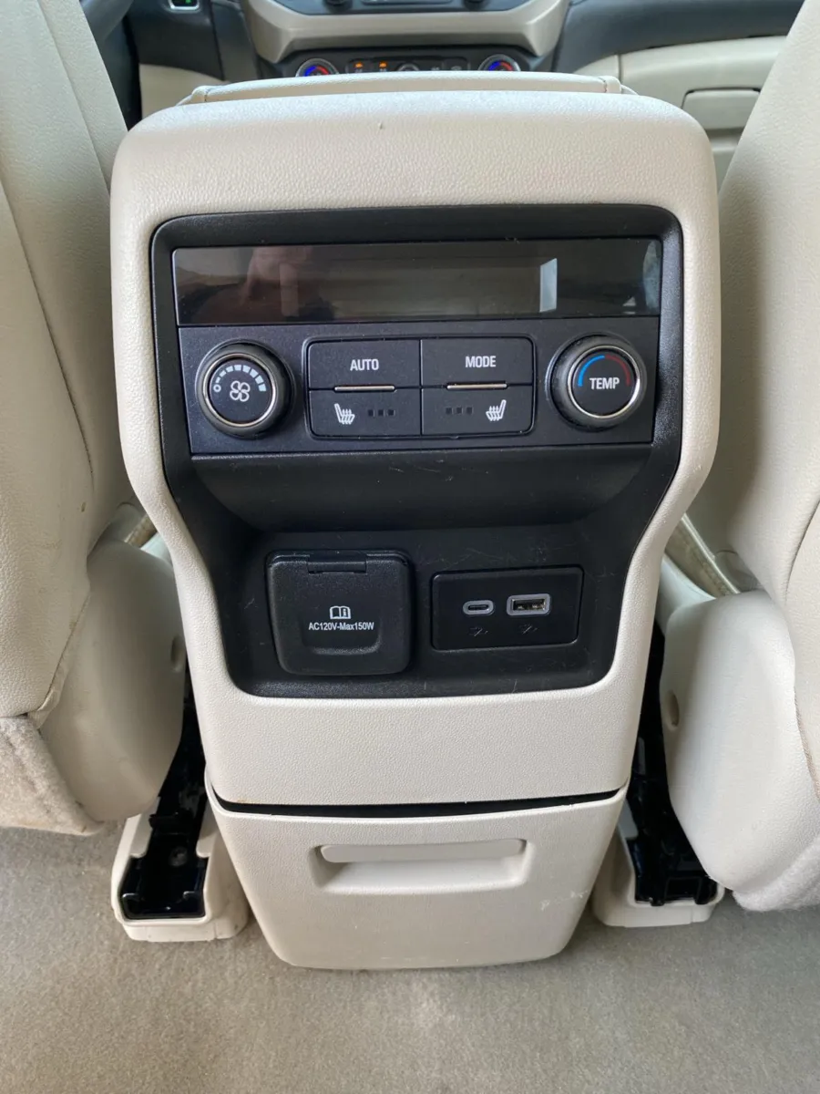GMC Acadia photo 17
