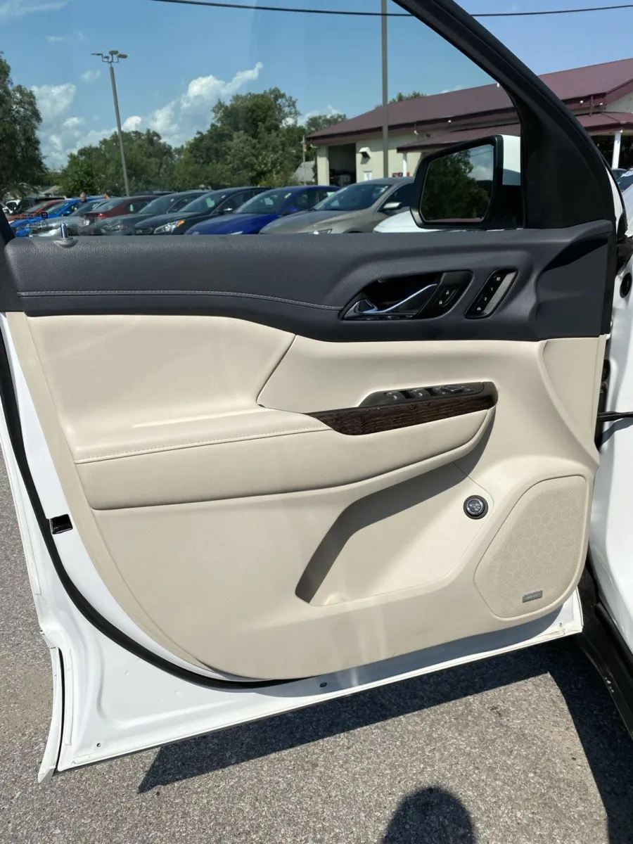 GMC Acadia photo 26