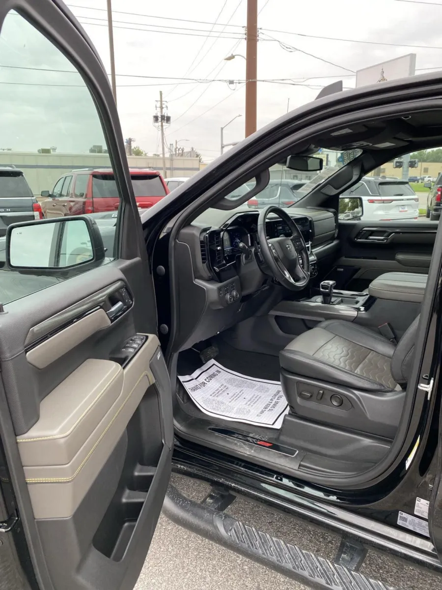 Chevrolet Silverado photo 12