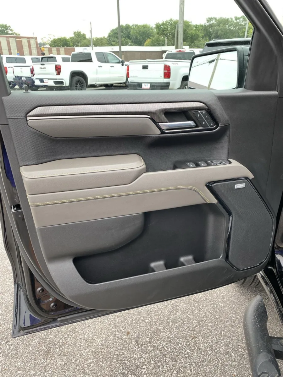 Chevrolet Silverado photo 15