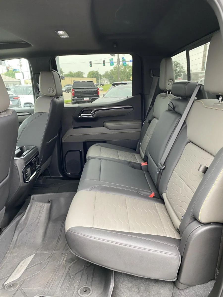 Chevrolet Silverado photo 18
