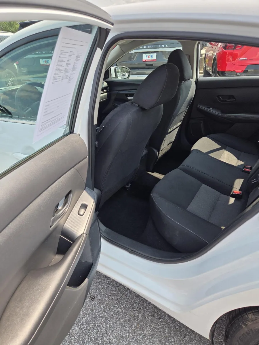 Nissan Sentra photo 14