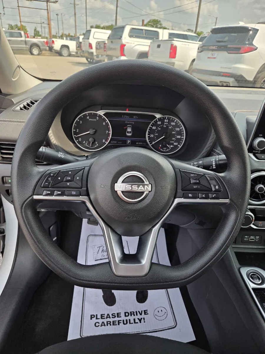 Nissan Sentra photo 17