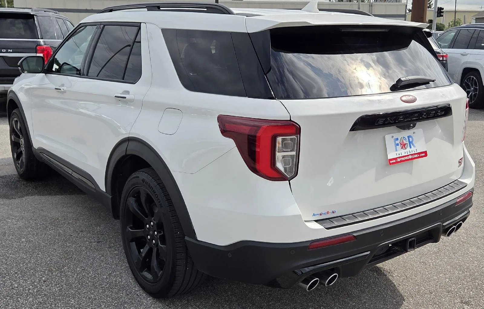 Ford Explorer photo 8