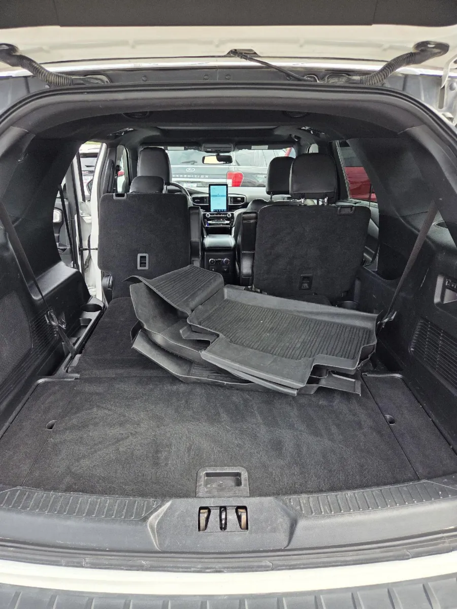 Ford Explorer photo 11