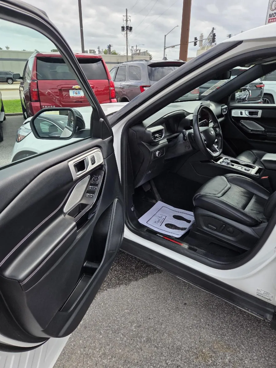 Ford Explorer photo 12