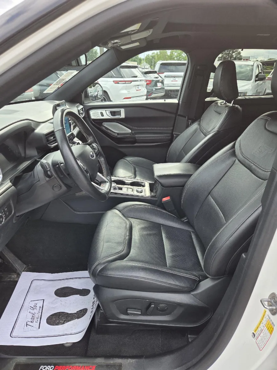 Ford Explorer photo 13