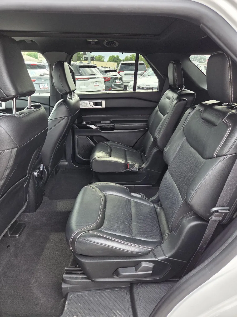 Ford Explorer photo 15