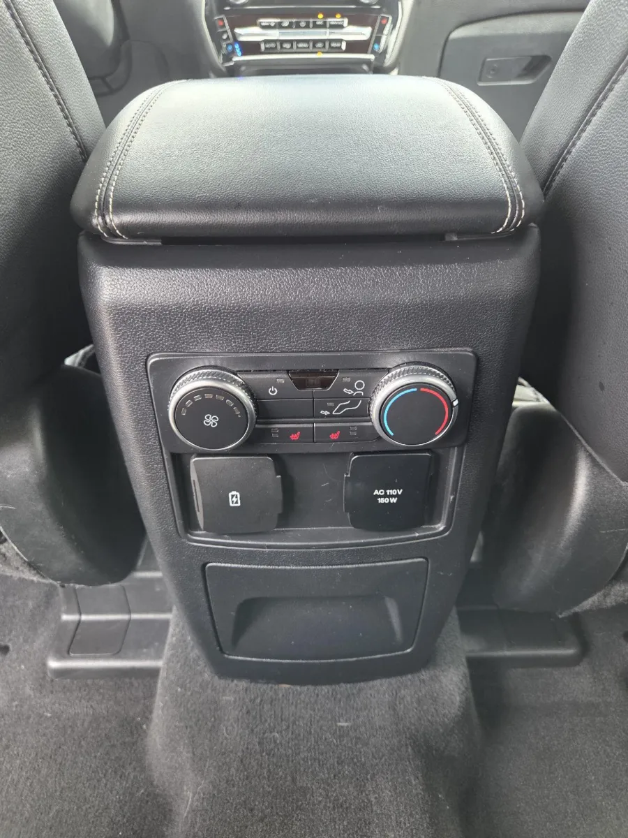 Ford Explorer photo 16