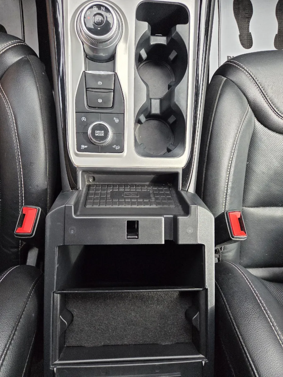 Ford Explorer photo 23