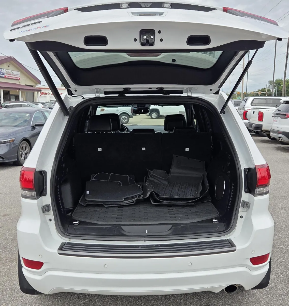 Jeep Grand Cherokee photo 10