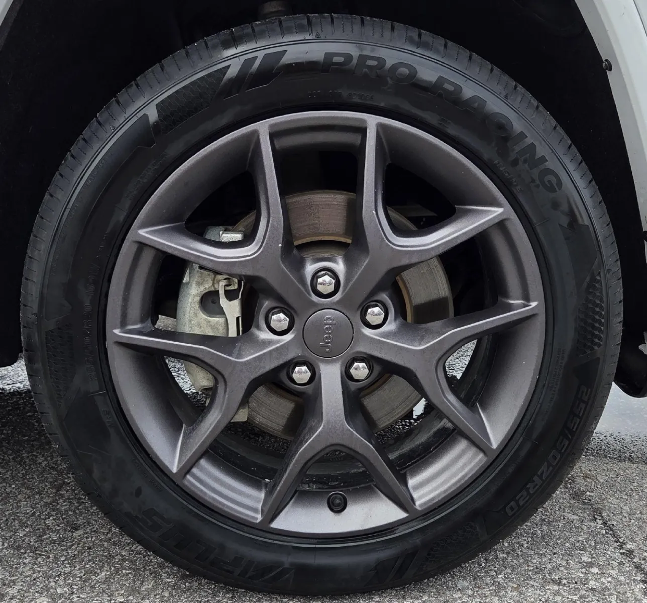 Jeep Grand Cherokee photo 12