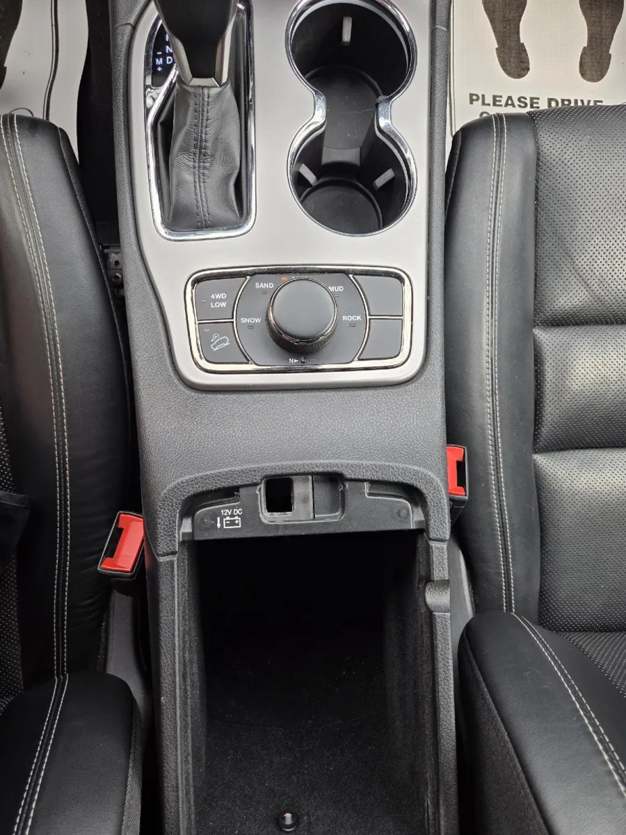 Jeep Grand Cherokee photo 23