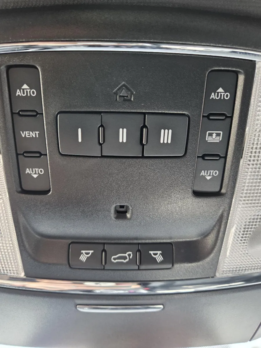 Jeep Grand Cherokee photo 27