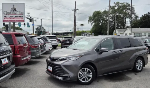 Gray 2022 Toyota Sienna Limited 7-Passenger for sale in Des Moines, IA