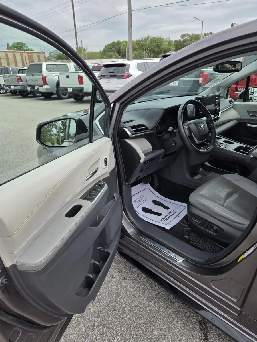 Toyota Sienna photo 13