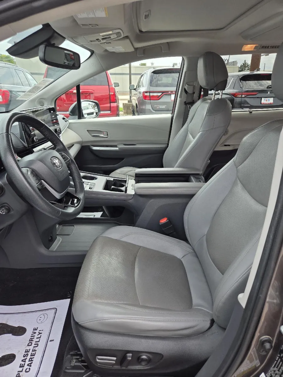 Toyota Sienna photo 14