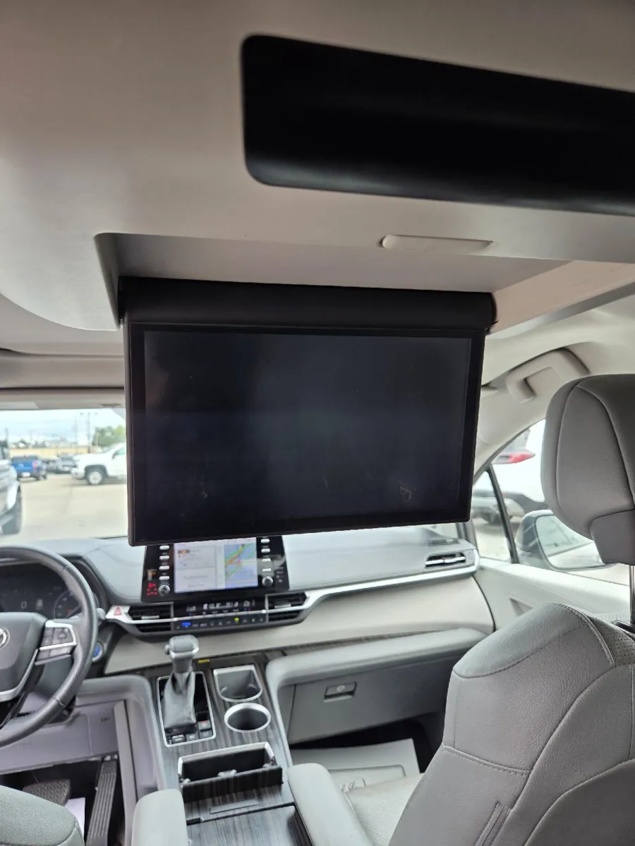 Toyota Sienna photo 16