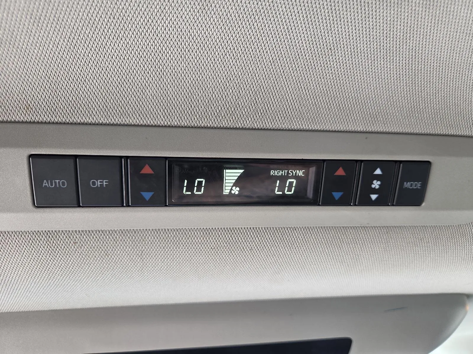 Toyota Sienna photo 17