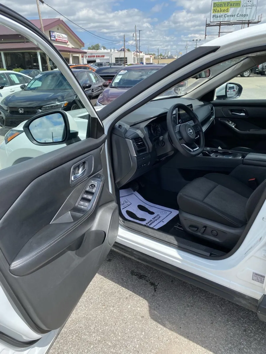 Nissan Rogue photo 13