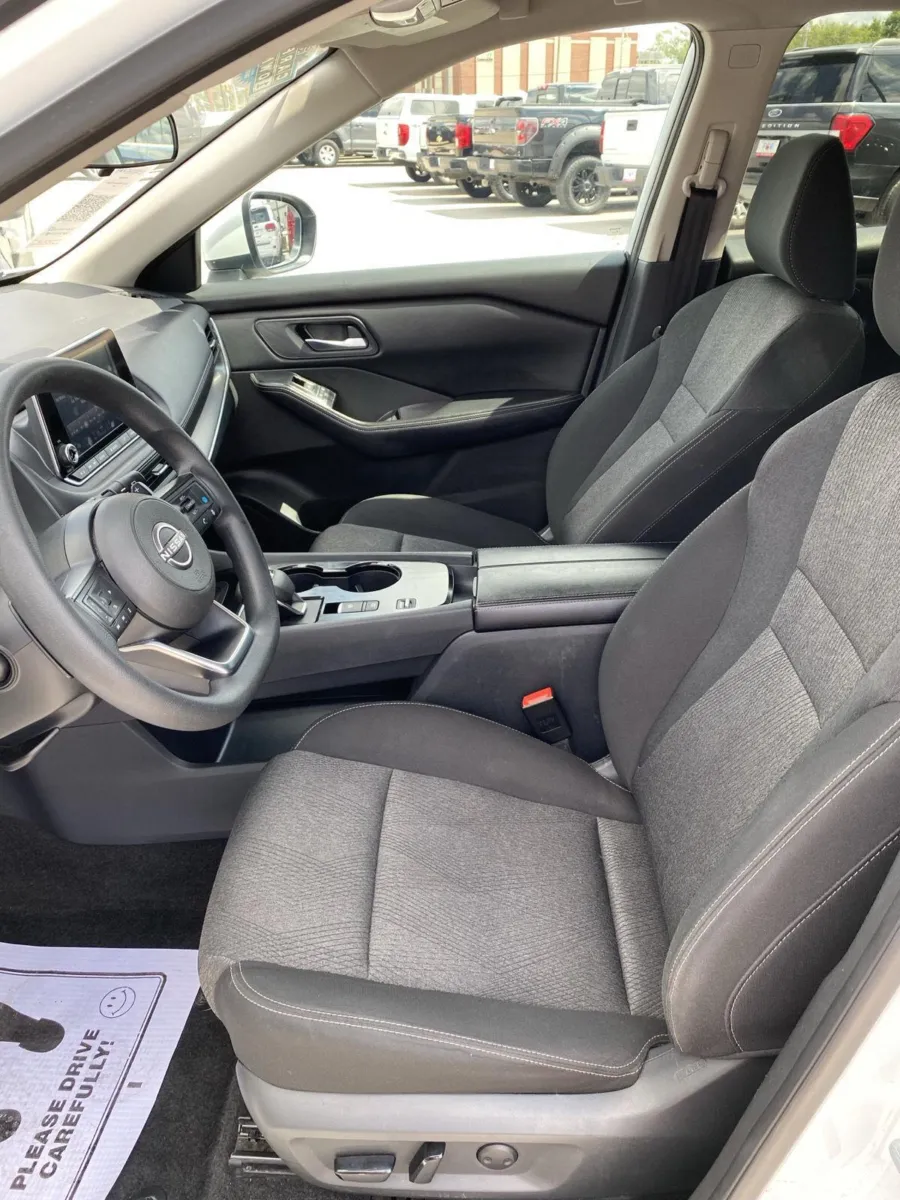 Nissan Rogue photo 14
