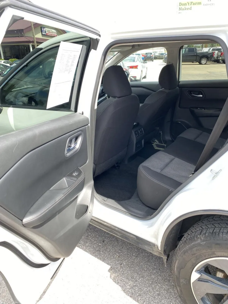 Nissan Rogue photo 15