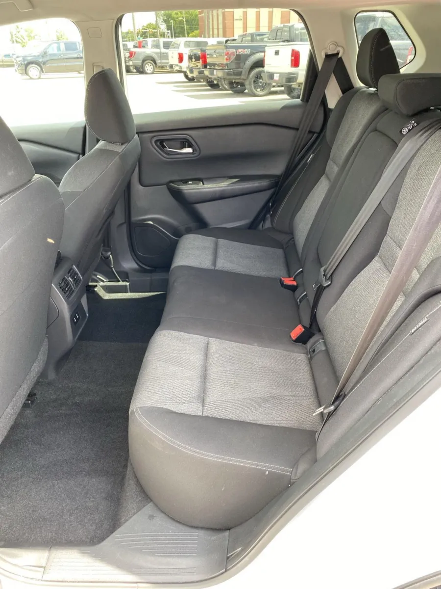 Nissan Rogue photo 16