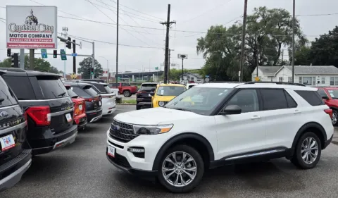 White 2022 Ford Explorer XLT for sale in Des Moines, IA