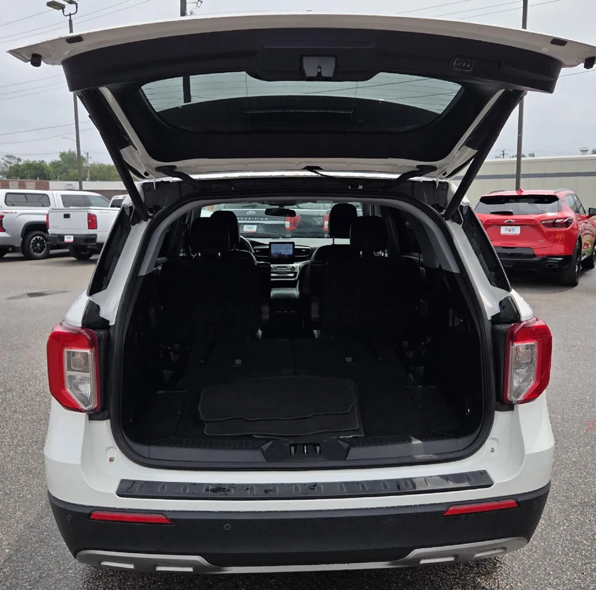 Ford Explorer photo 8
