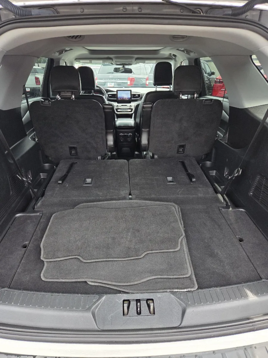 Ford Explorer photo 9