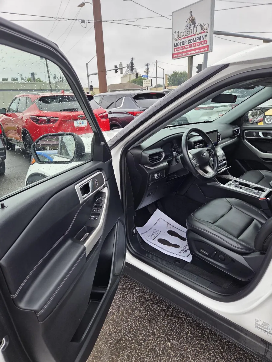 Ford Explorer photo 11