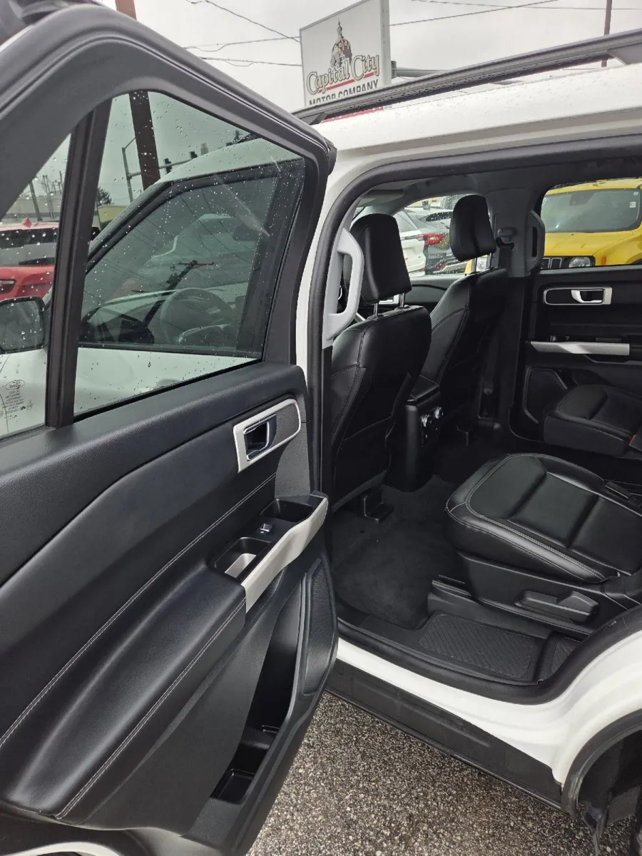 Ford Explorer photo 13