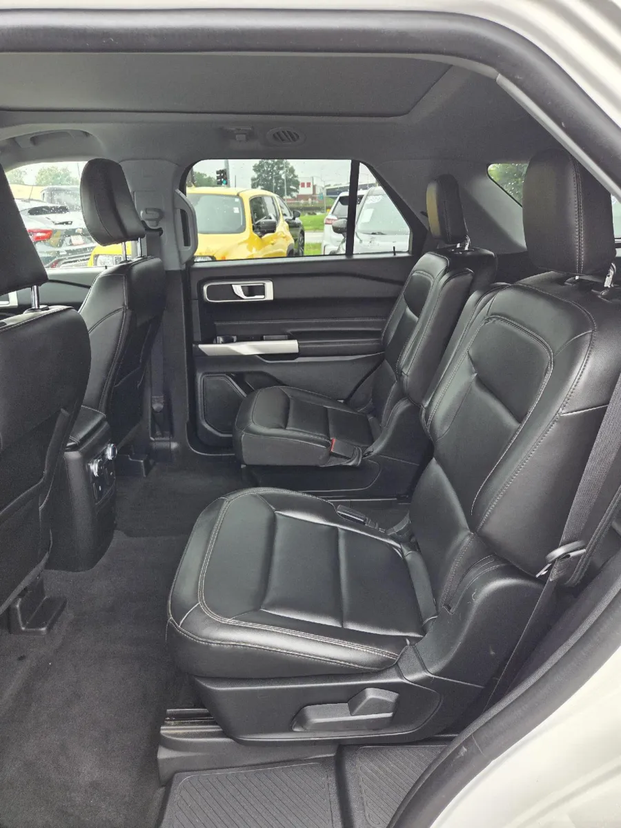 Ford Explorer photo 14