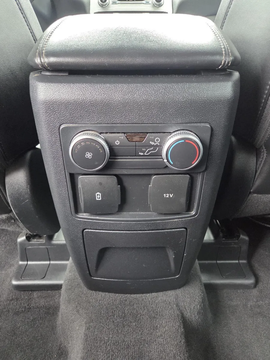 Ford Explorer photo 15