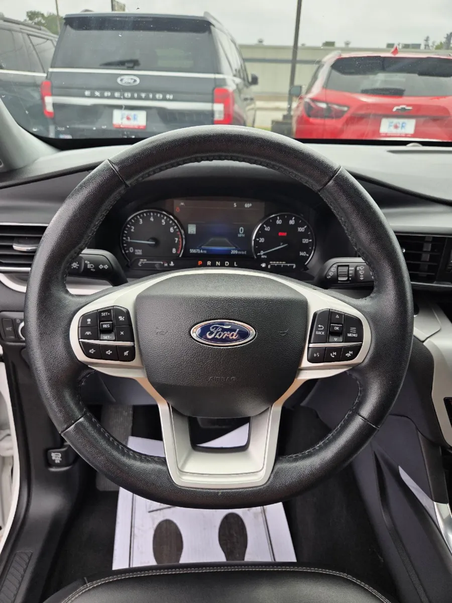 Ford Explorer photo 18