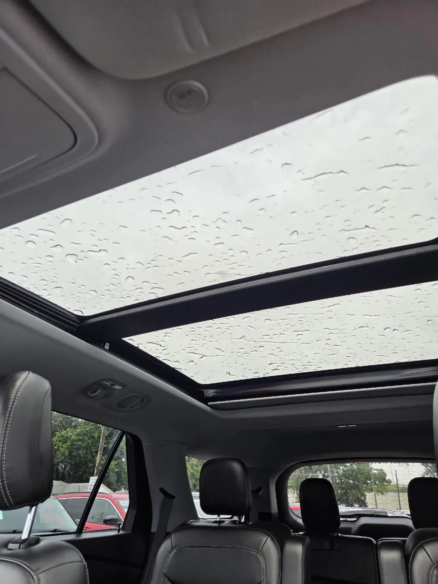Ford Explorer photo 24