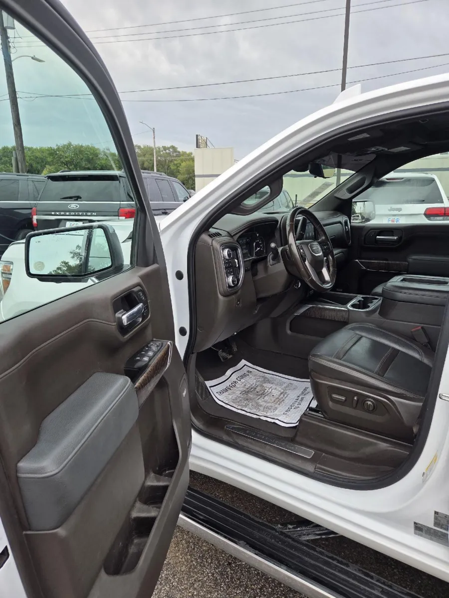 GMC Sierra photo 11