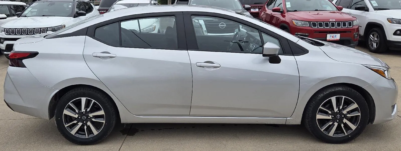 Nissan Versa photo 5