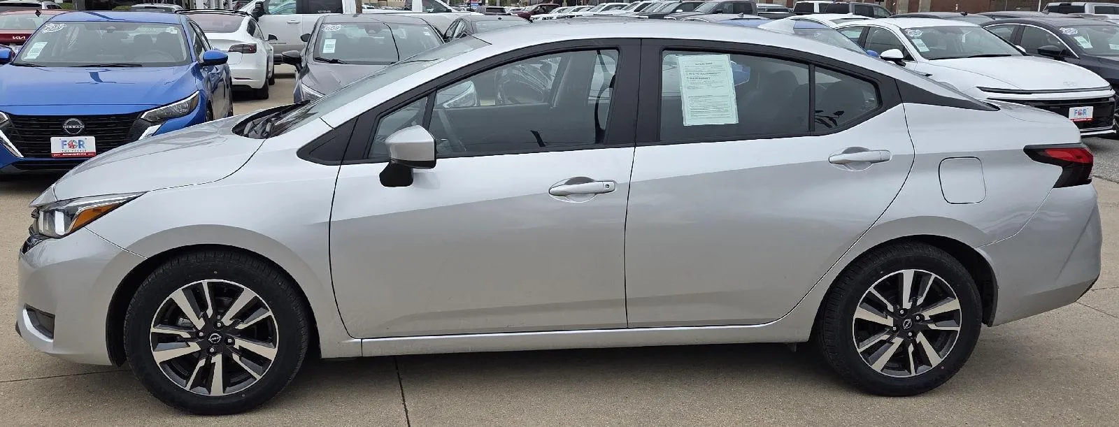Nissan Versa photo 6