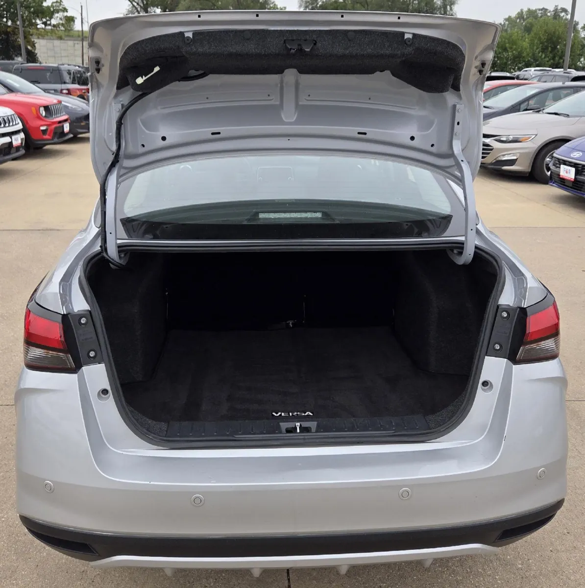 Nissan Versa photo 10