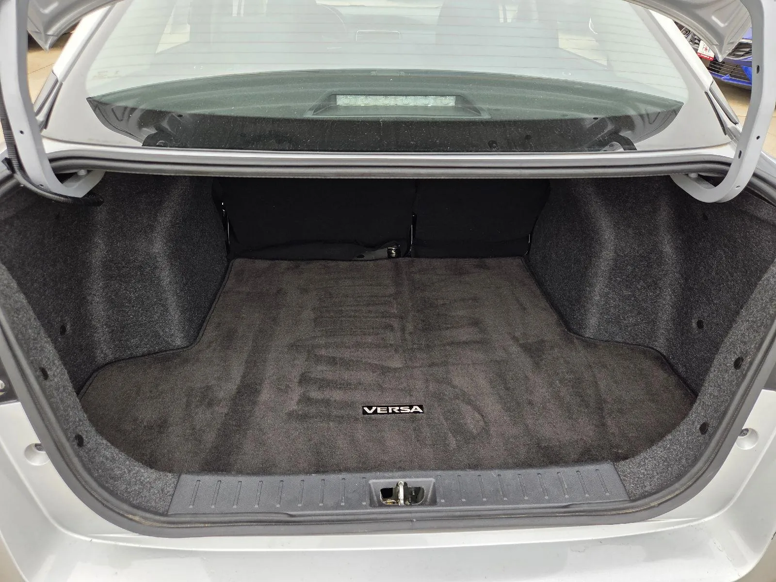 Nissan Versa photo 11