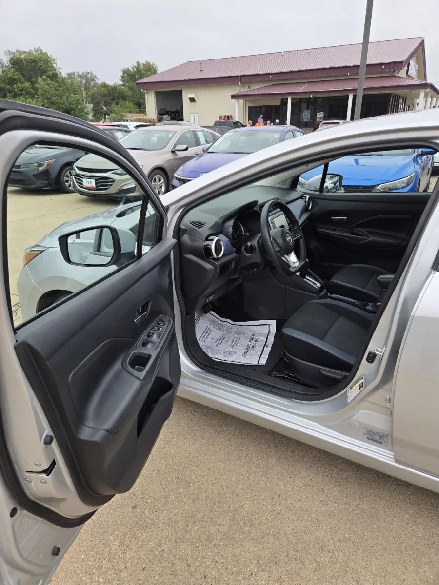 Nissan Versa photo 13
