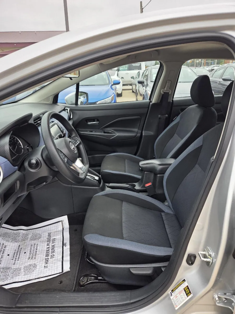 Nissan Versa photo 14